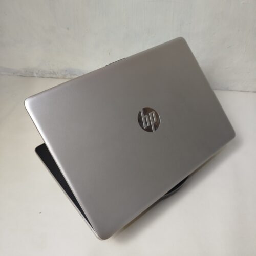 HP 14-cf0xx Intel core i5-8250U Radeon 530 Series