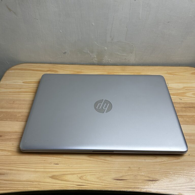 Hp 14s cf0045TX (2024) intel Core i5 8250U Radeon 530 series 8/256GB SSD