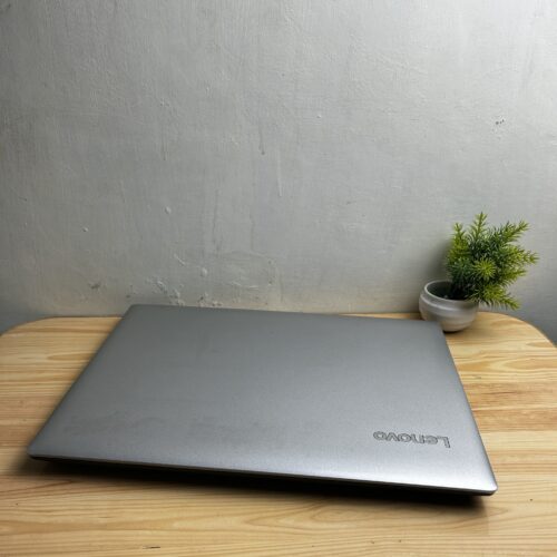 Lenovo Ideapad 330 Intel core i5 8250U AMD Radeon 530 RAM 8 SSD 256