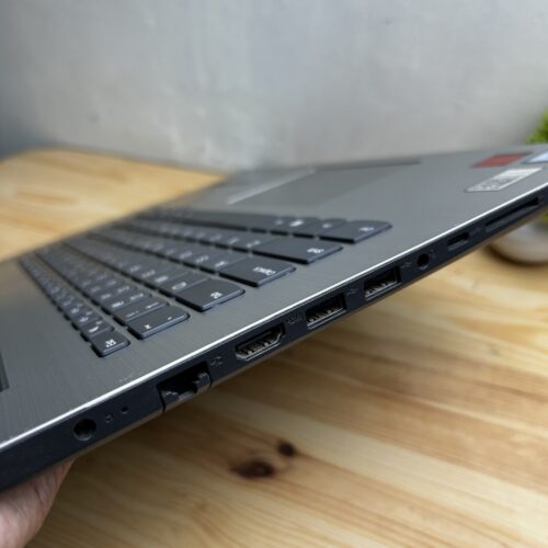 Lenovo Ideapad 330 Intel core i5 8250U AMD Radeon 530 RAM 8 SSD 256