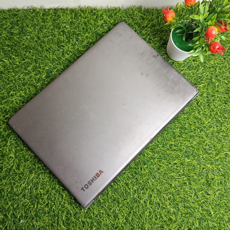 toshiba i5 gen 4 Ram 4/128GB SSD