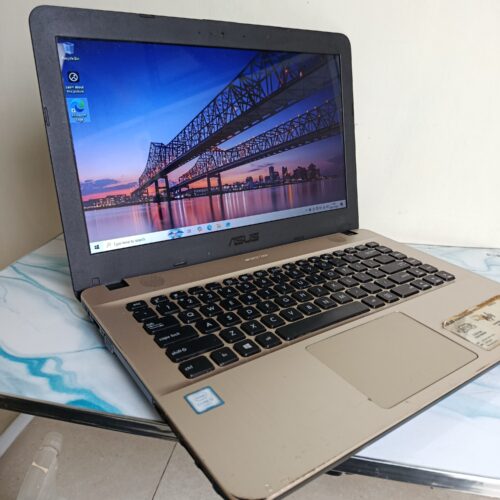 Asus X441UA i3 6006U RAM 8/256 SSD