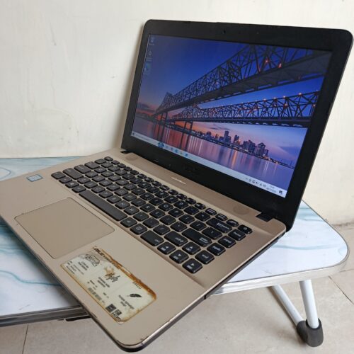Asus X441UA i3 6006U RAM 8/256 SSD