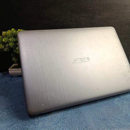 Asus X441UA Intel core i3 6006U RAM 4 SSD 256