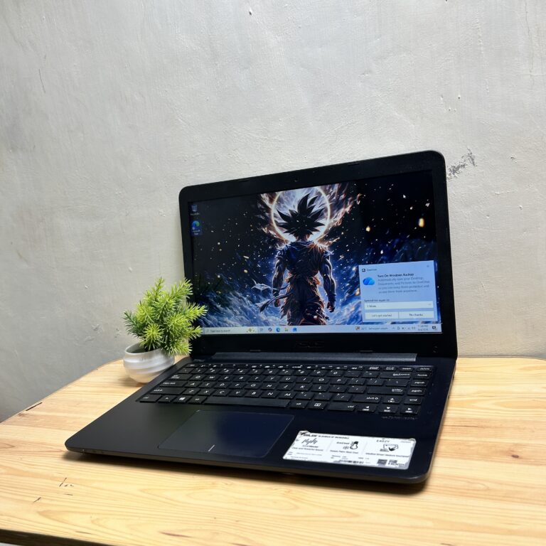 Asus E402YA AMD E2-7015 4/256GB SSD