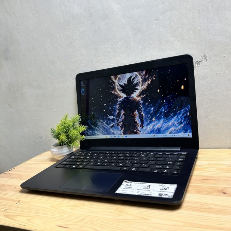Asus E402YA AMD E2-7015 4/256GB SSD
