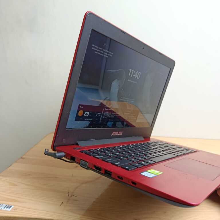 Asus X456U Intel Core i5 7200U NVIDIA GeForce 930MX 8/128GB SSD + 500GB HDD
